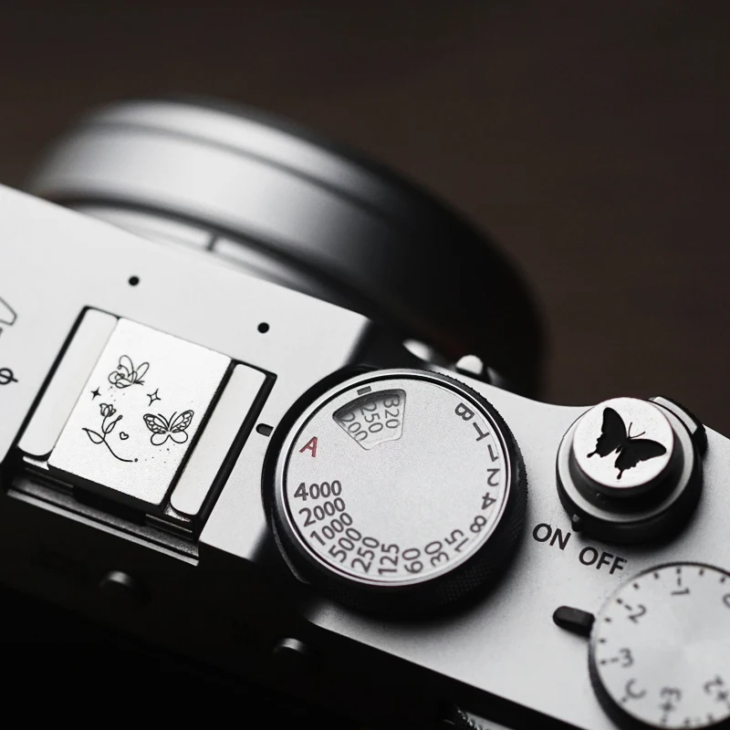 Fujifilm Camera X100Vi - Металлическая крышка горячего башмака и кнопка